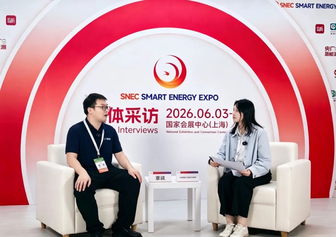 YC SOLUTION Technical Director Zhang Xin discussing PV module recycling during an SNEC 2026 media interview