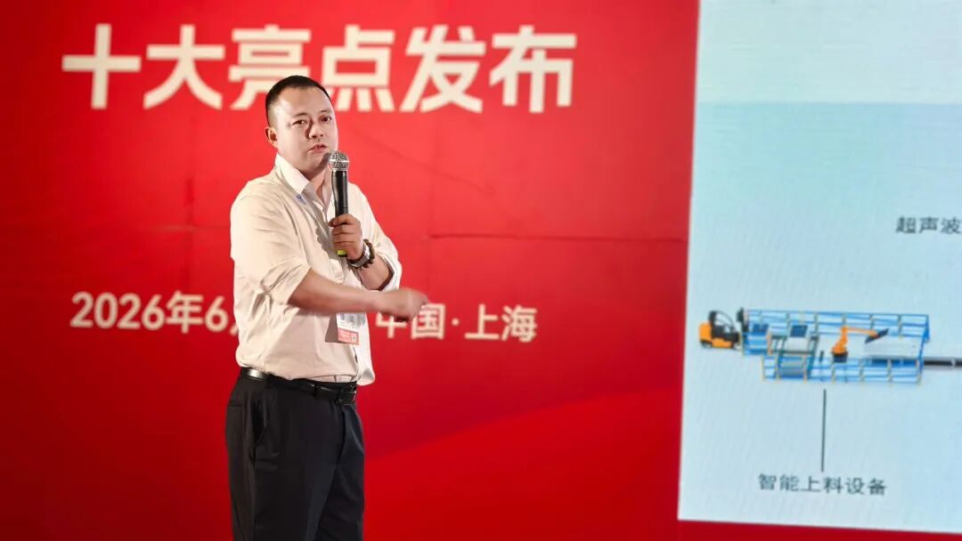 YC SOLUTION R and D supervisor Zhang Zhongjian presenting the integrated PV module recycling solution at SNEC 2026